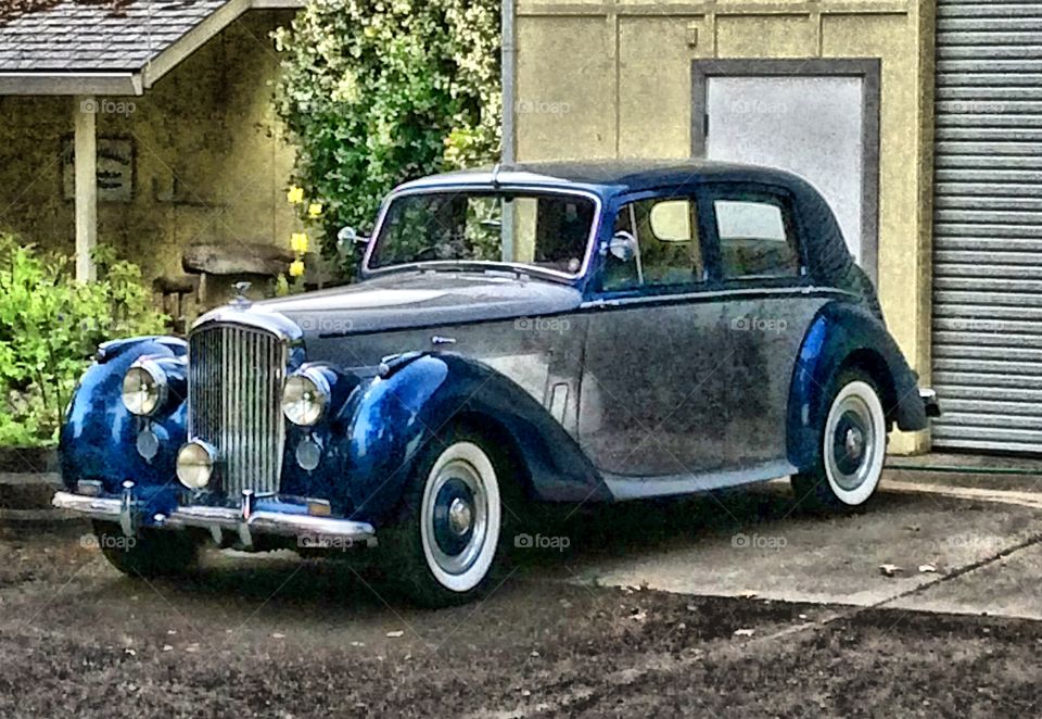 Vintage Rolls Royce. Vintage Rolls Royce, Blue
