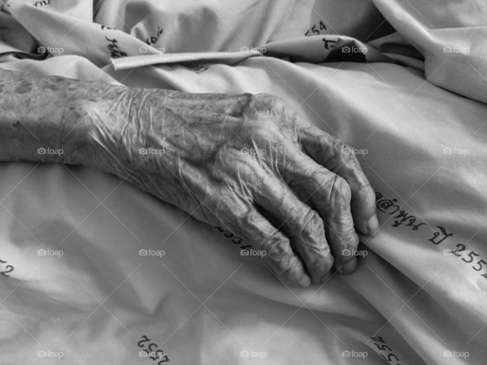 Aging female hand in hospital 