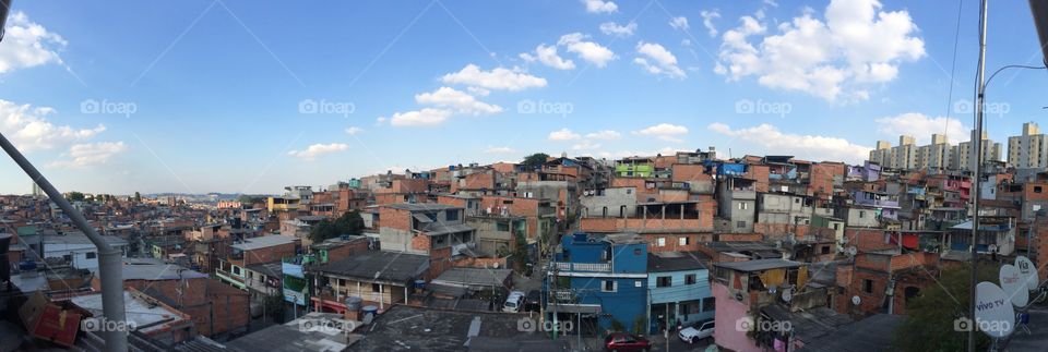 Favela São Paulo. Panorâmica de uma favela em São Paulo, casas sobre casas.