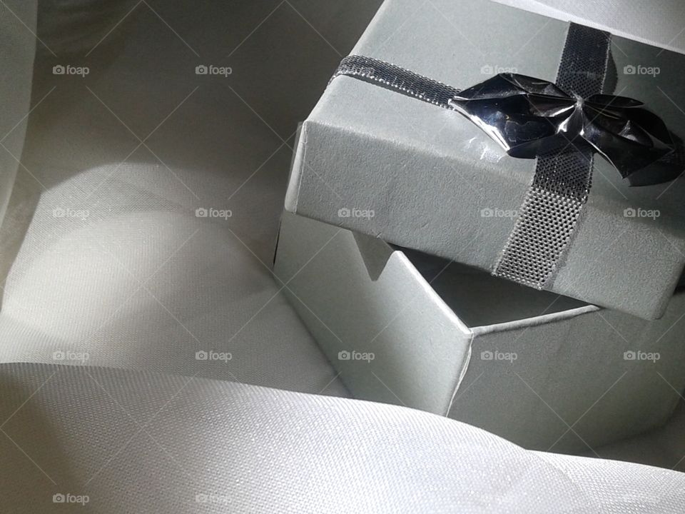 silver gift box 