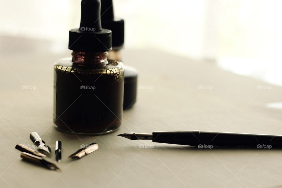 Ink bottle and fountain pen