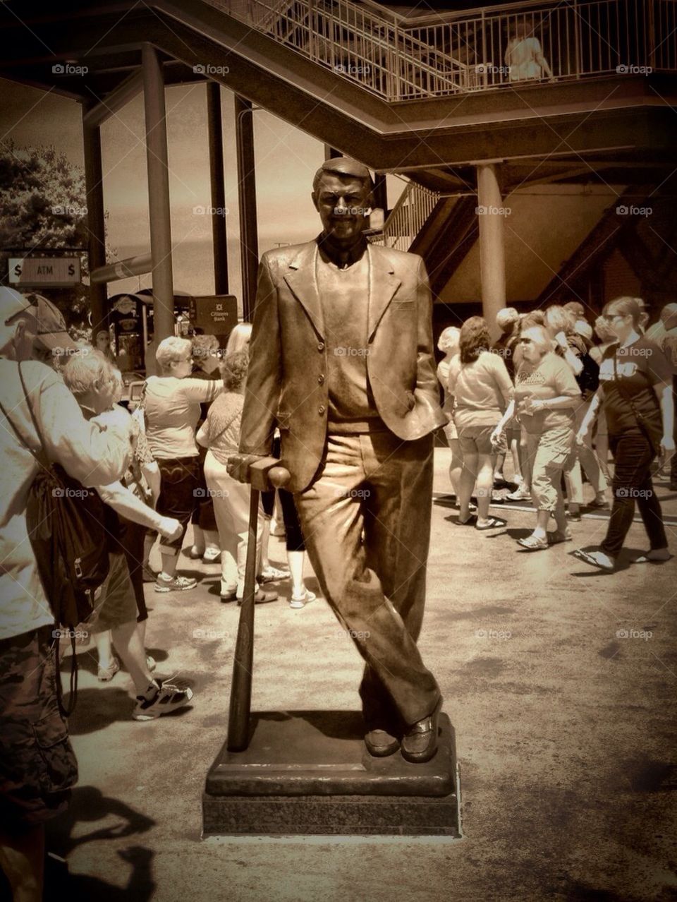 Harry Kalas statue