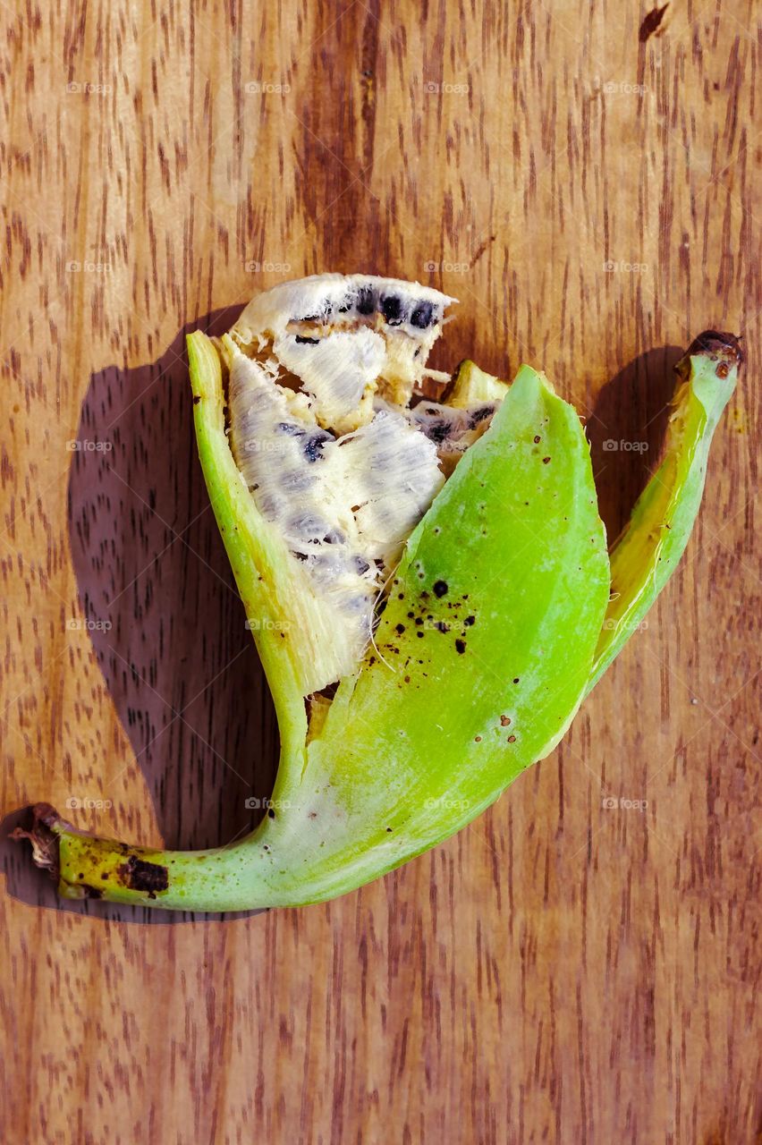 This is a green wild banana.  Seeds like black pepper are found in this.  On eating this, it tastes like a normal banana.