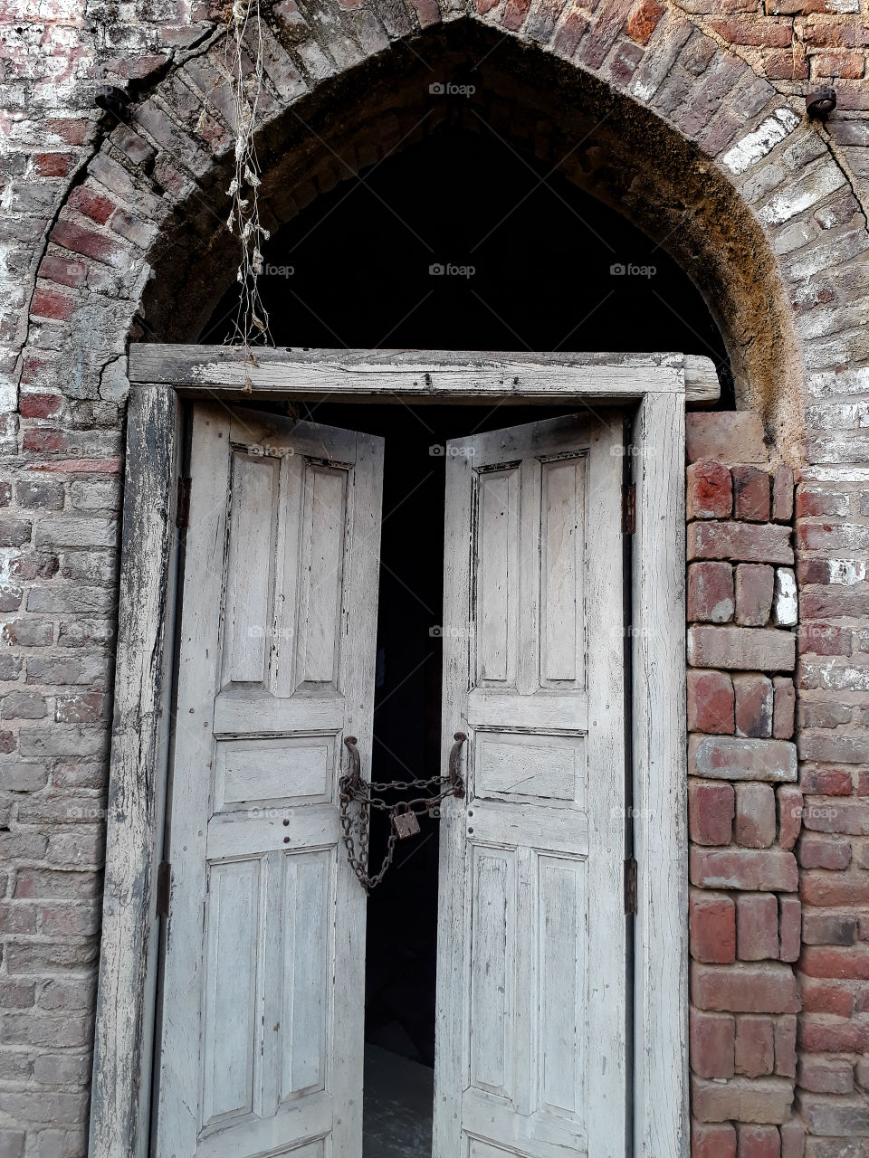 Old house 
broken door