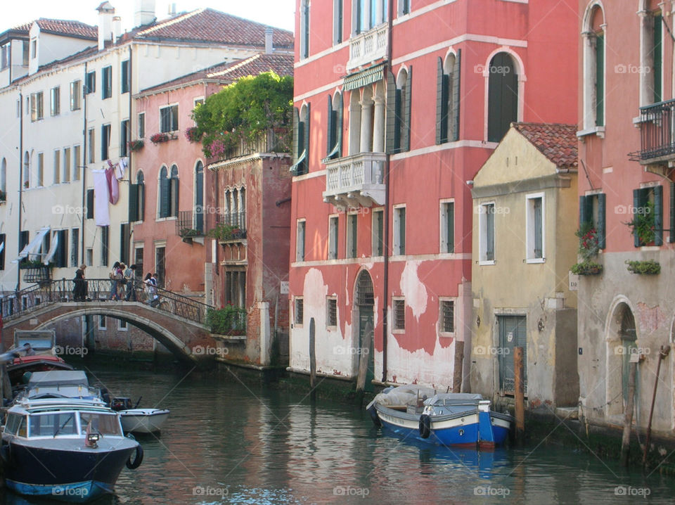 italy boats buildings bridge by jeanello