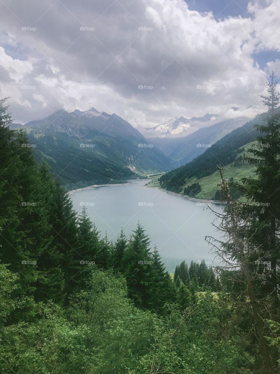 Beautiful lake scenery in the mountains