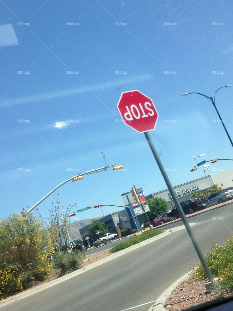 Upside-down stop sign . Found it mildly amusing 