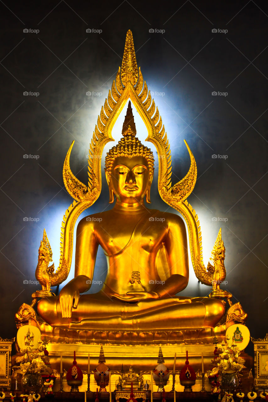 golden statue buddha at thailand, travel in thailand.
