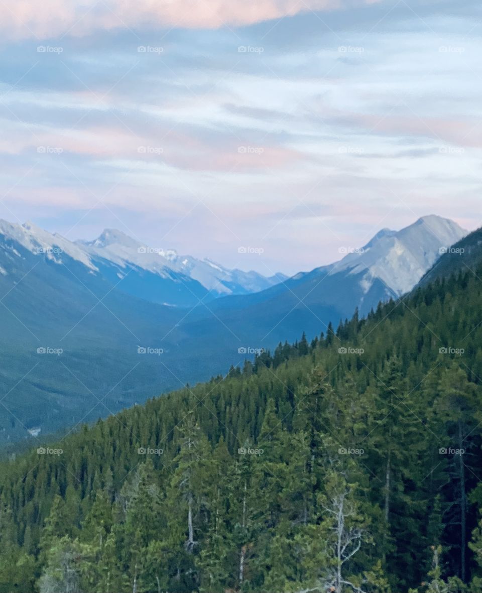 Mountain are the beginning and end of all natural scenery 🌈