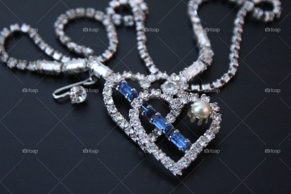 Heart necklace with blue crystals and pearl