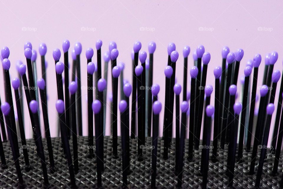 A story of lines and circles. A closer look to a brand new hair brush