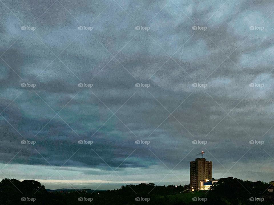 🌄🇺🇸 An extremely cloudy dawn in Jundiaí, interior of Brazil. Cheer the nature! / 🇧🇷 Um amanhecer extremamente nublado em Jundiaí, interior do Brasil. Viva a natureza! 