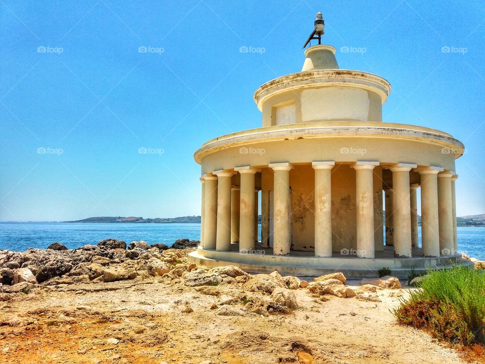 Walking around the lighthouse...!