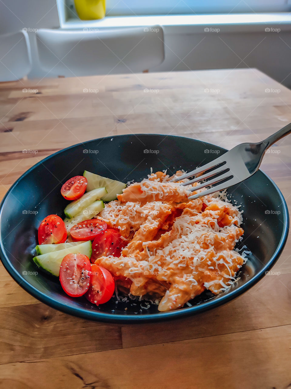 Paprika pasta with salad