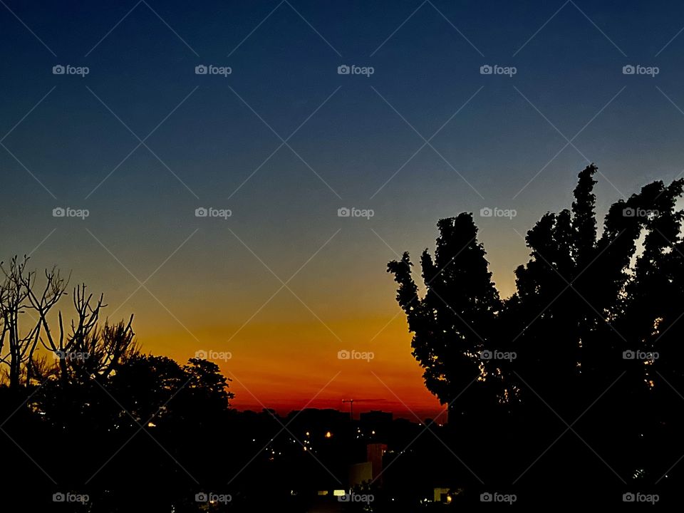 Crepúsculo campineiro!
Olhe aí o céu em #Campinas, às 18h30. Que cores, amigos!
📸
#FOTOGRAFIAéNOSSOhobby
#landscapes #paisagem #inspiration #fotografia #nature #inspiração #sunset