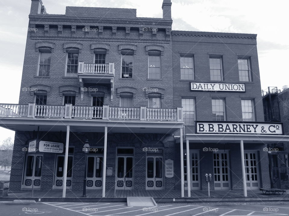 black and white architecture. taking pictures in Old Town Sacramento
