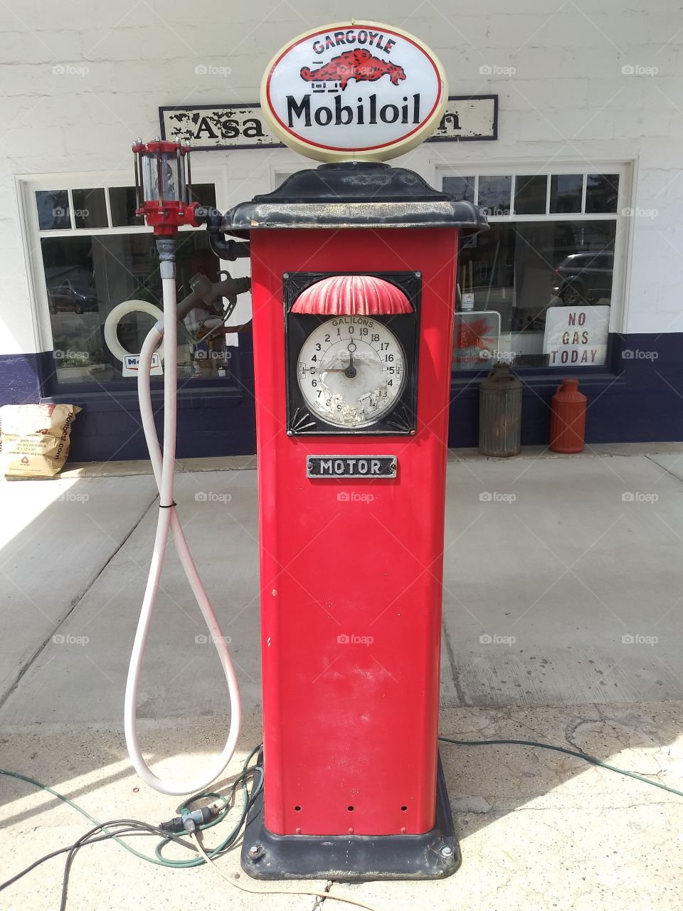 Old gas pump 👍😊💗