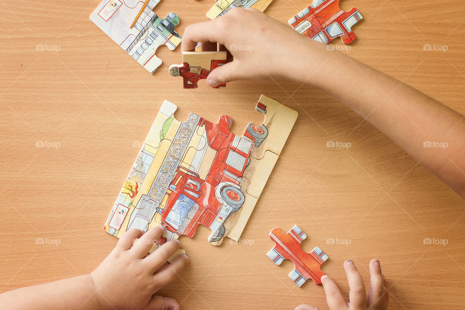 Children putting a puzzle together