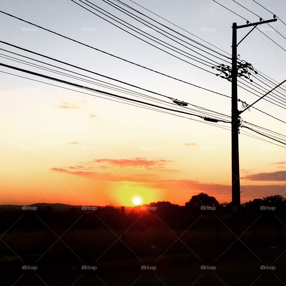 🌄#Entardecer que nos traz motivação!
Como não se inspirar com a beleza da #natureza?
📸 
#fotografia #sol #sun #sky #céu #nature #horizonte #paisagem #landscape #inspiração #mobgrafia #XôStress #FotografiaÉNossoHobby