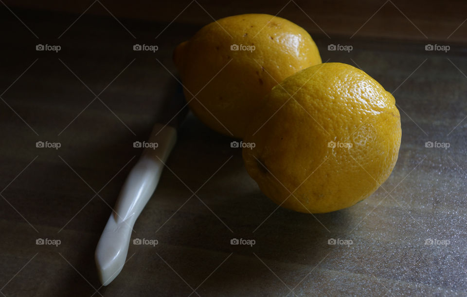 Lemons and Knife