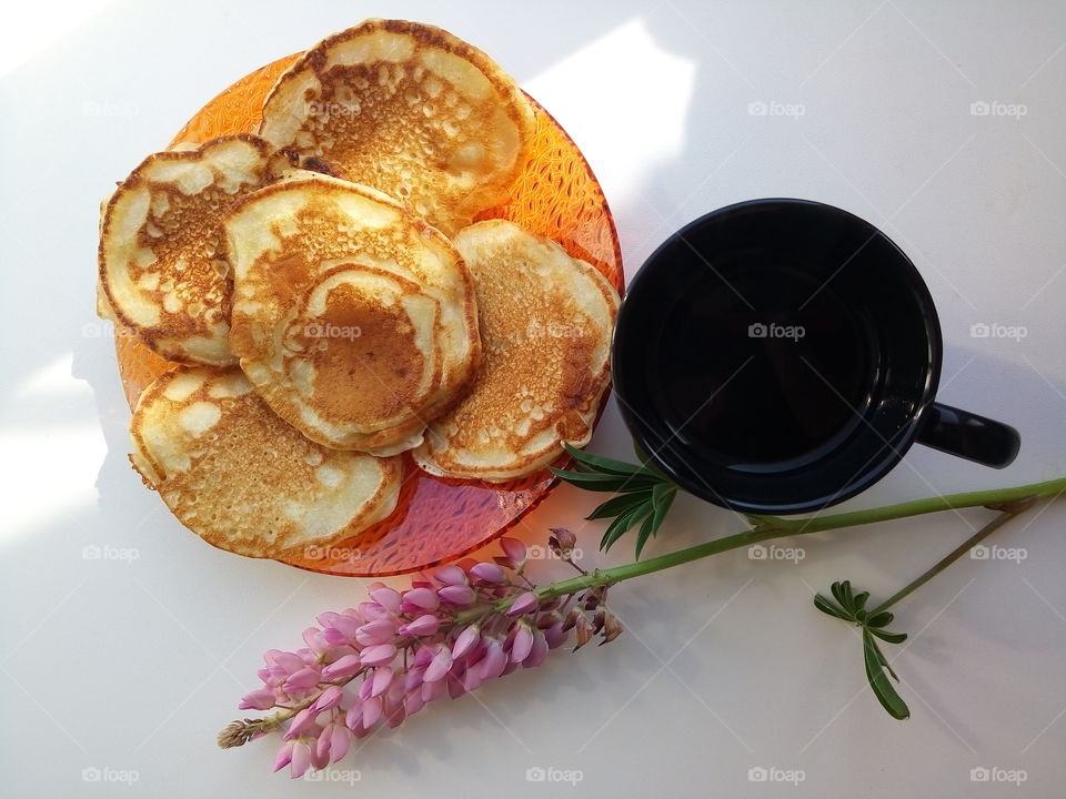 оладушки и кофе.завтрак