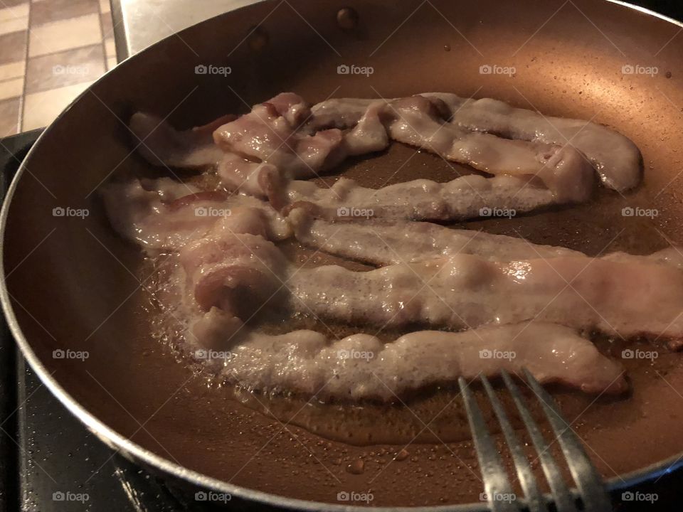 Bacon frying in a pan (sizzle)