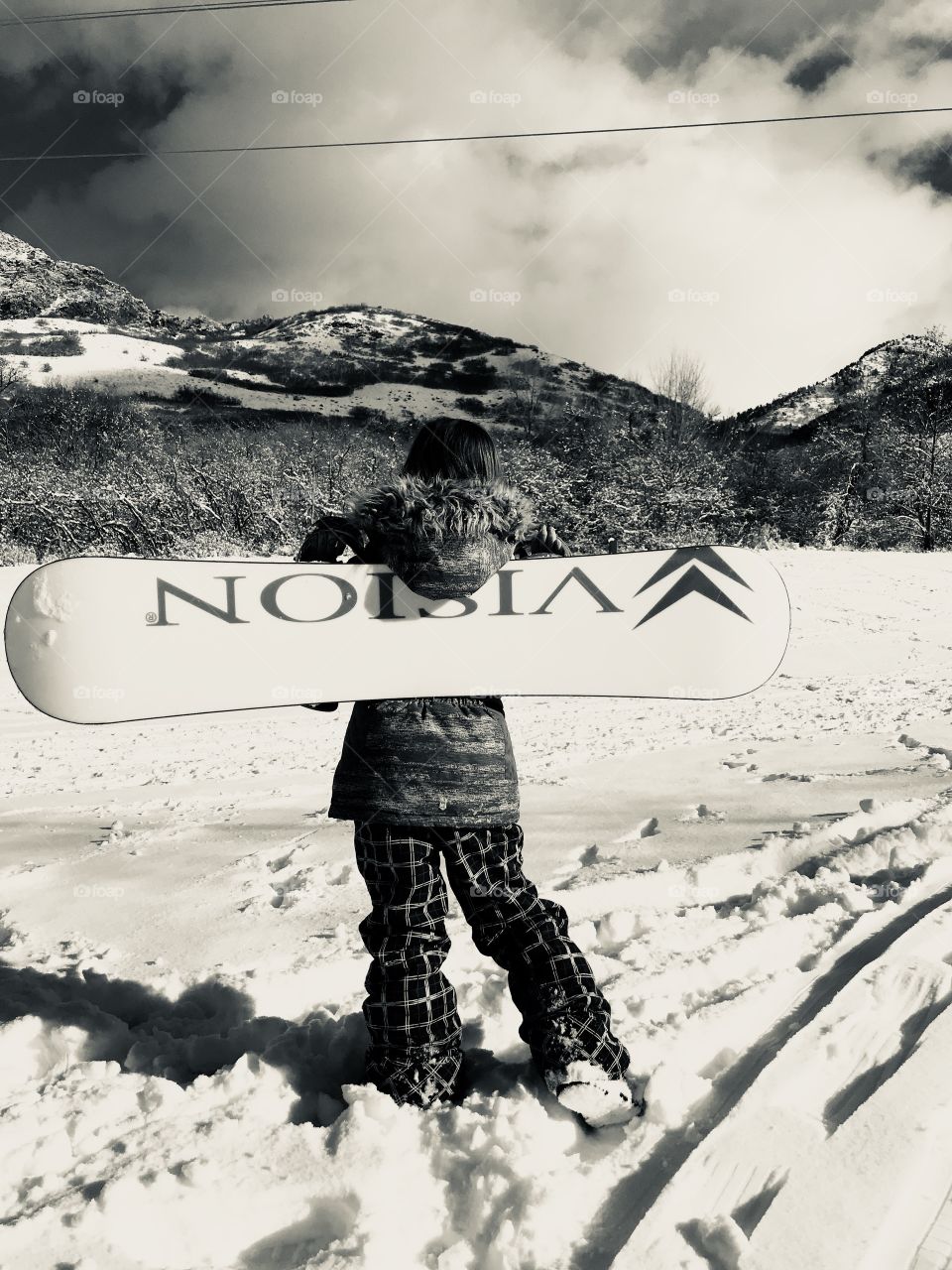 @chalennamamma.instagram Lenna snowboarding down Utah hills 2017 loving the winter season 