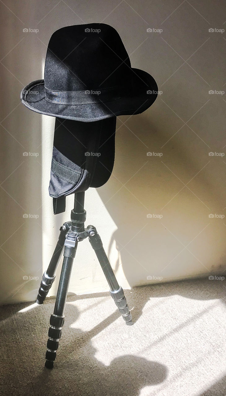 Tripod incognito