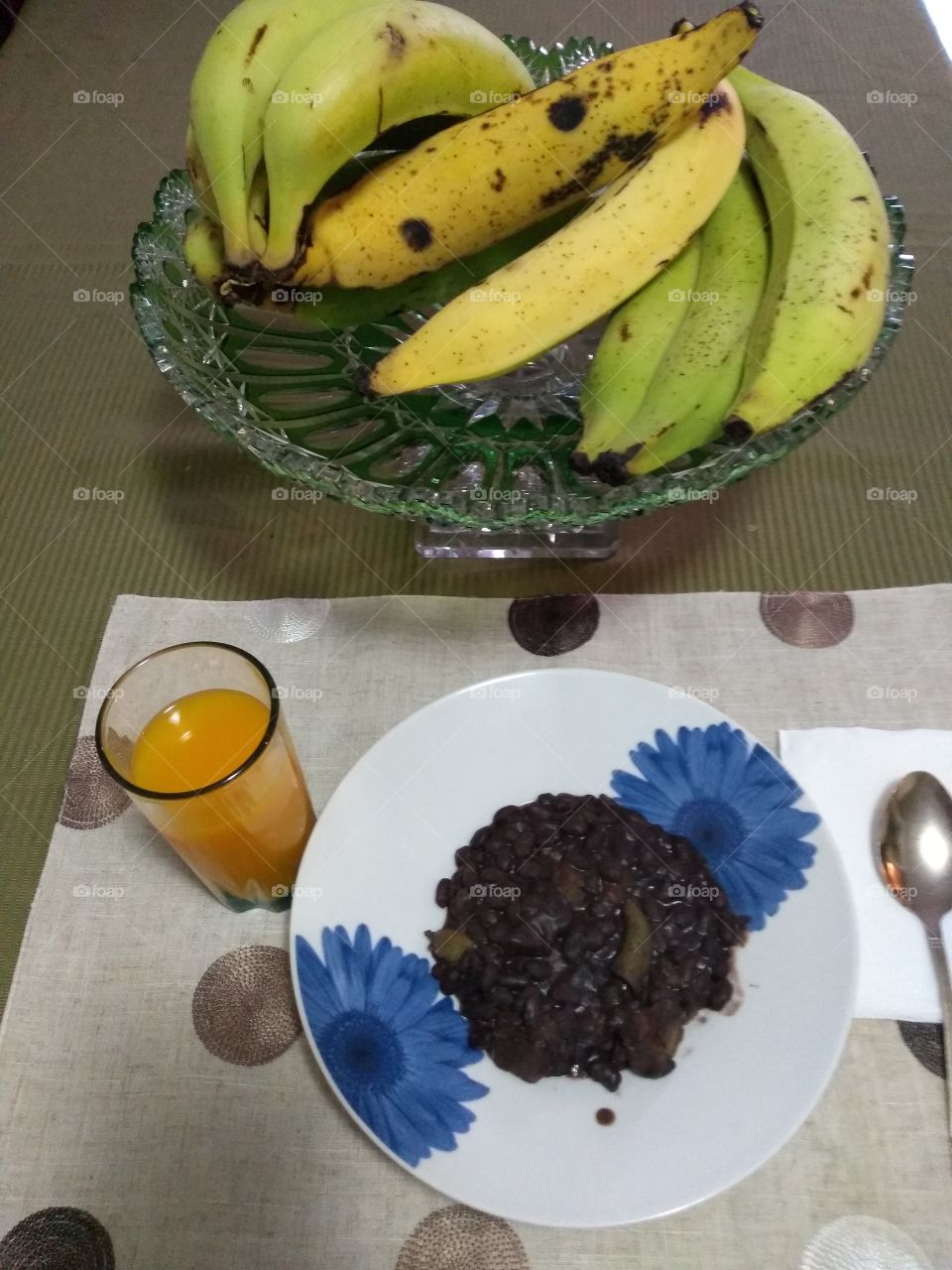 comida jugo y frutas.