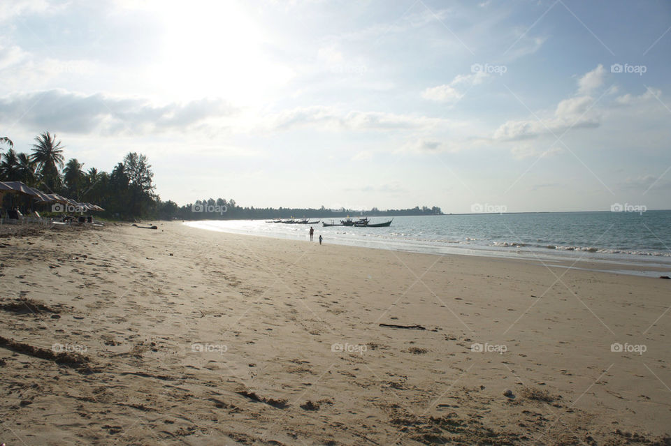 beach boats thailand by kamrern