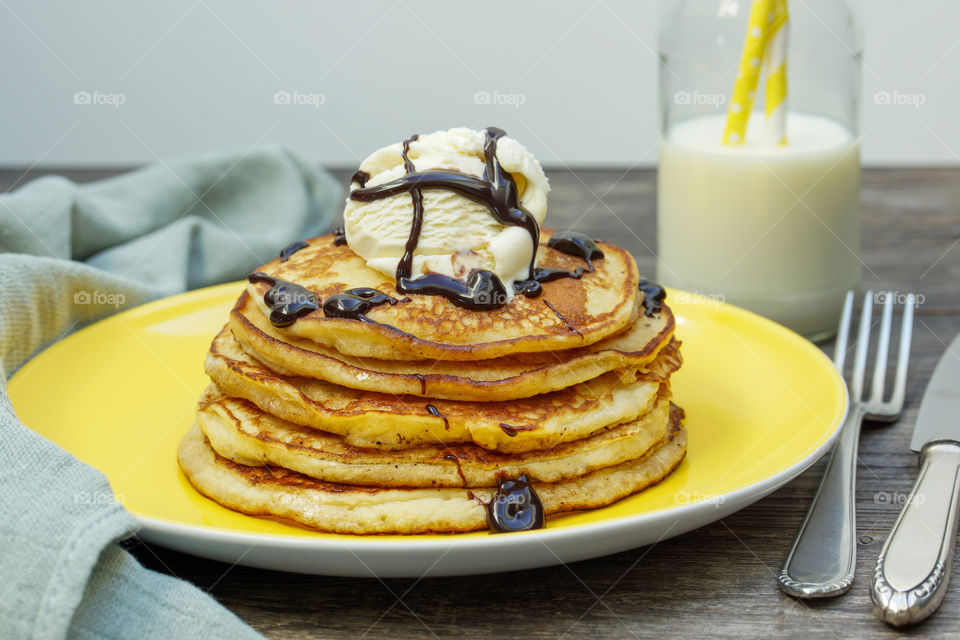 pancakes with ice cream and chocolate sauce