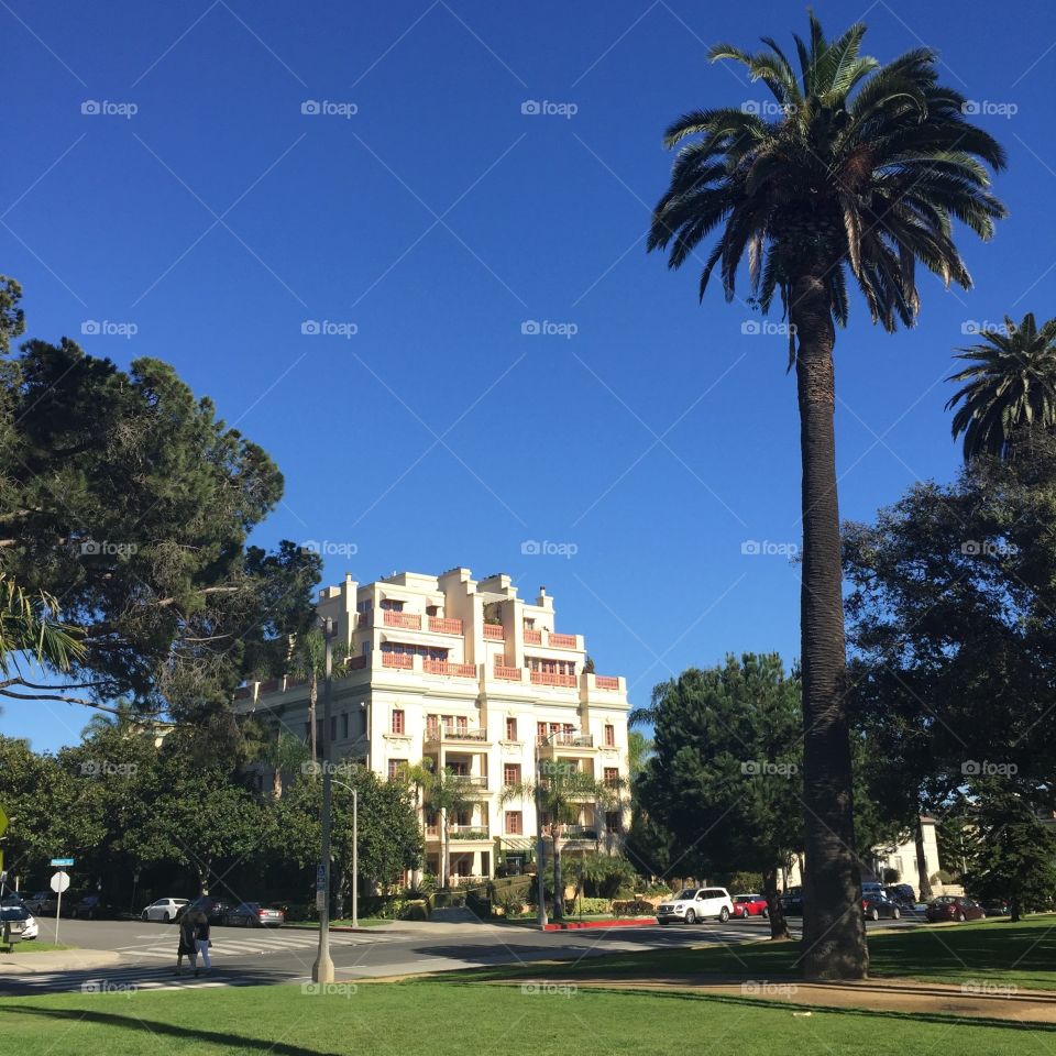 Building in Santa Monica . A fancy building on the hill next to the beach in Santa Monica, CA.