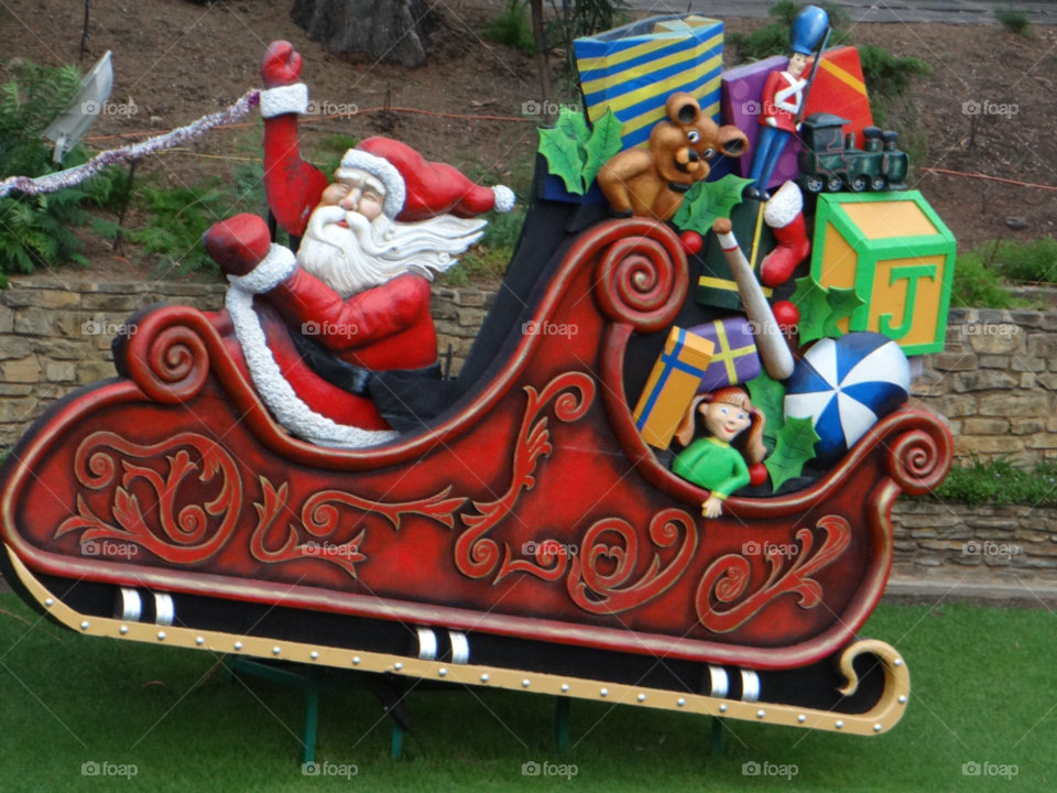 red toys christmas train by kshapley