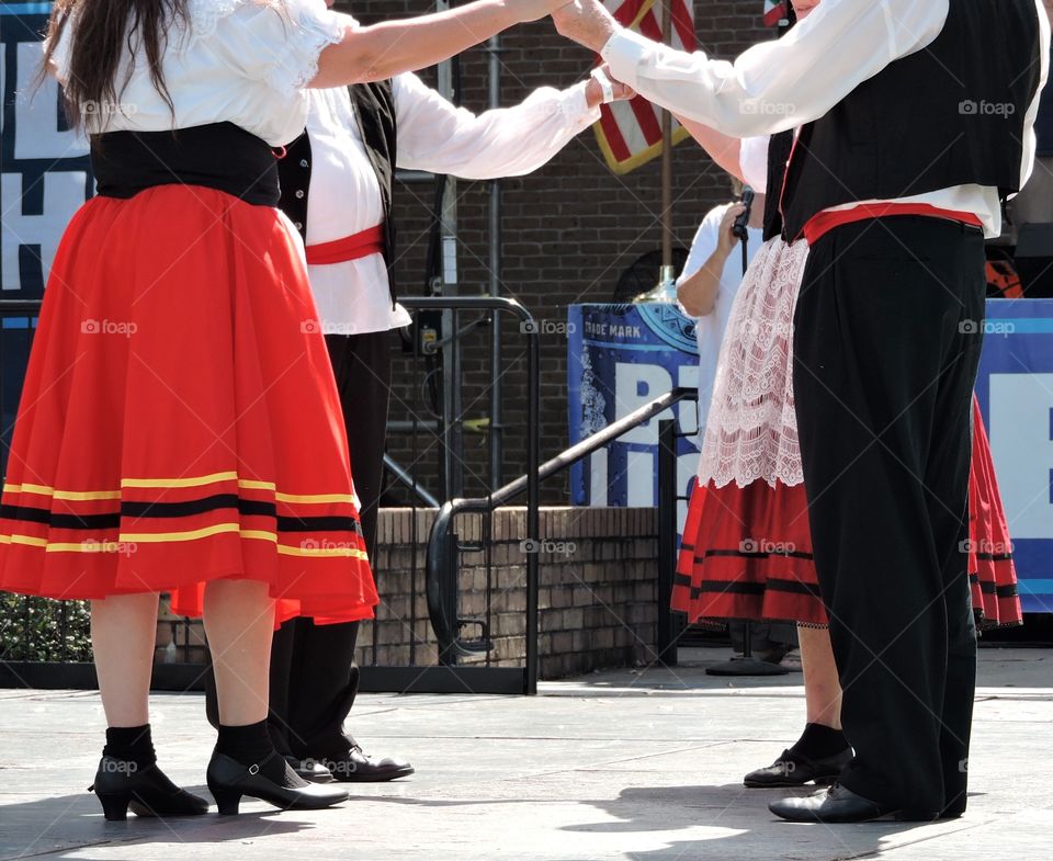 Italian festival folk dance steps 