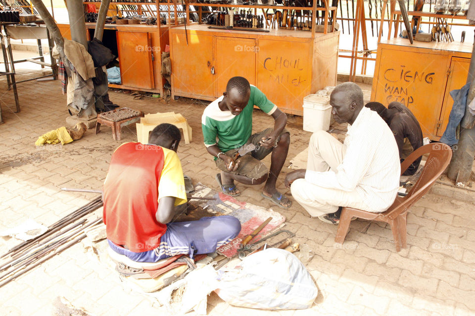 The ebony wood, which is imported from southern Sudan, is considered to be the best wood in the ceramics industry, which has benefited the people of South Sudan and the market of ceramics and handicrafts from the popular markets of tourists in Sudan