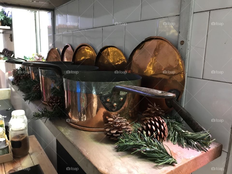 Beautifully polished kitchen bronze of a Stately home and highlighted for Xmas.