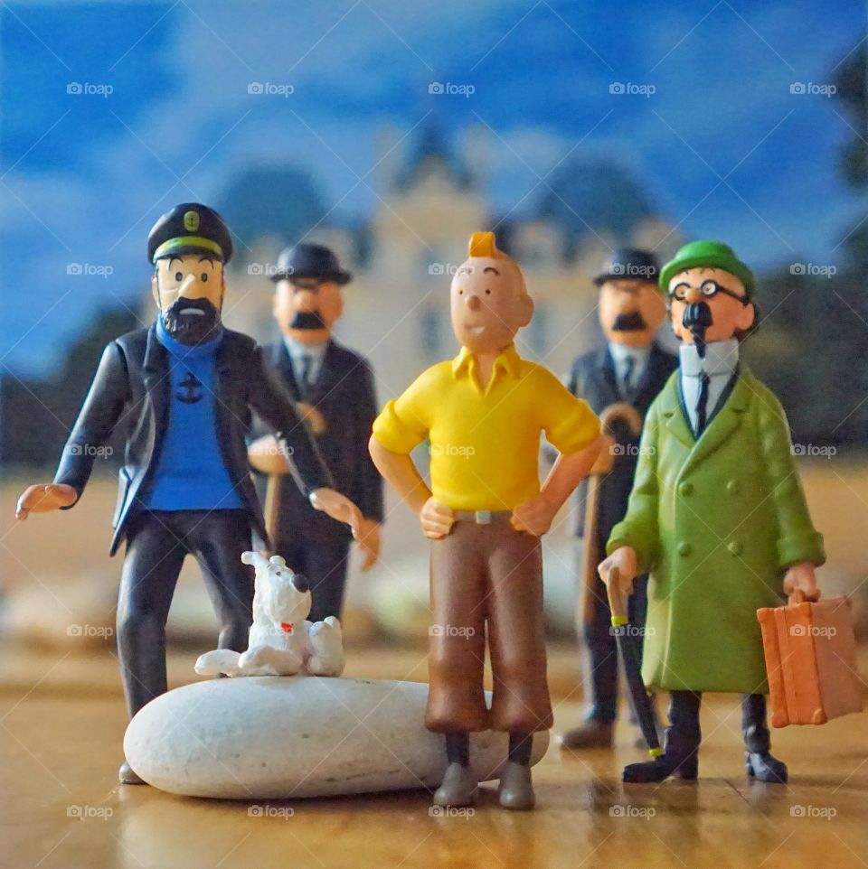 Toy figurine of Tintin and other fellows, with marlinspike hall as the background. Tribute to Herge