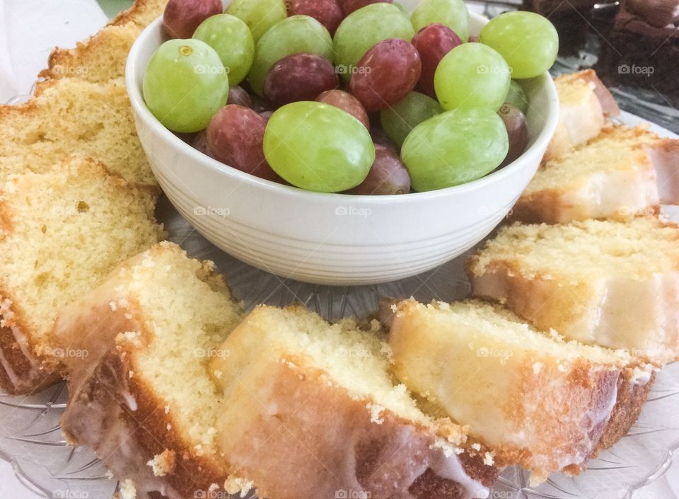 Sour cream pound cake & grapes 