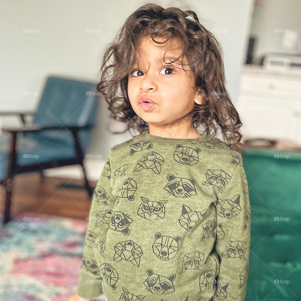 Toddler girl saying oooooohhh, cute toddler portrait, tattletale portrait, young child looks surprised, smartphone portraits, mobile phone portrait, cute toddler girl tells all