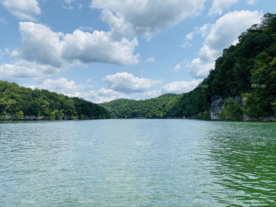 Lake Cumberland surrounded by hills & mountains of Kentucky 