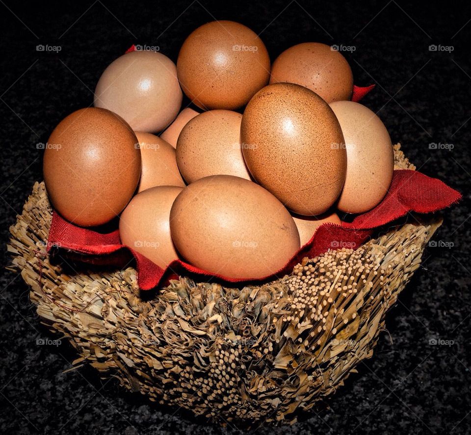 Eggs in a baskett