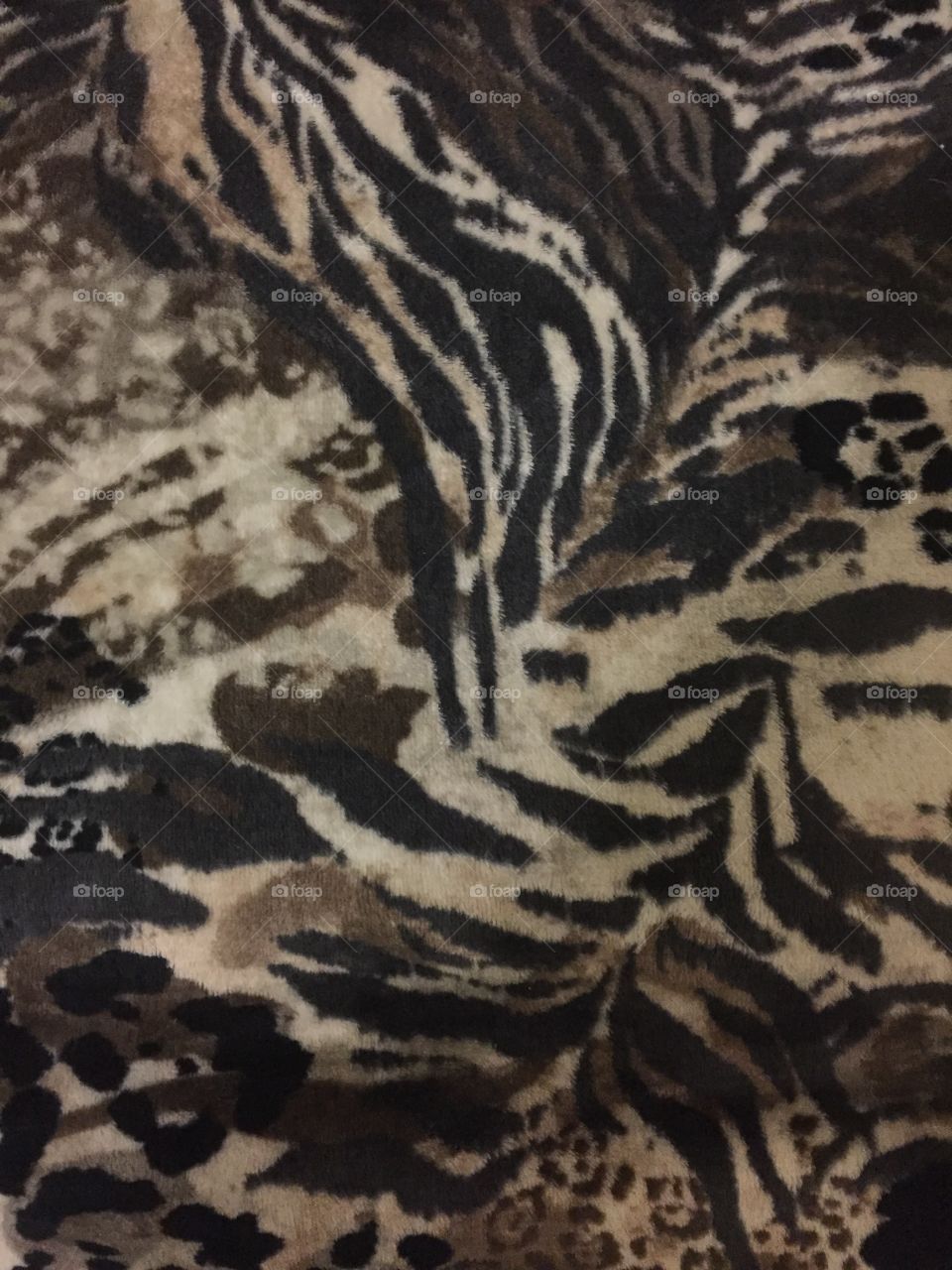 Swirls and twirls of a jungled themed throw.  Warm and cozy with great decor attributes 