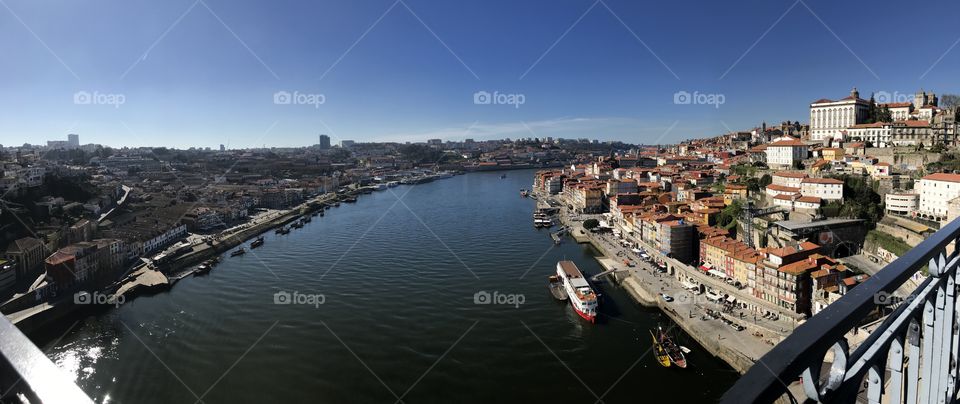 Bela vista do maravilhoso Rio Douro na cidade do Porto.