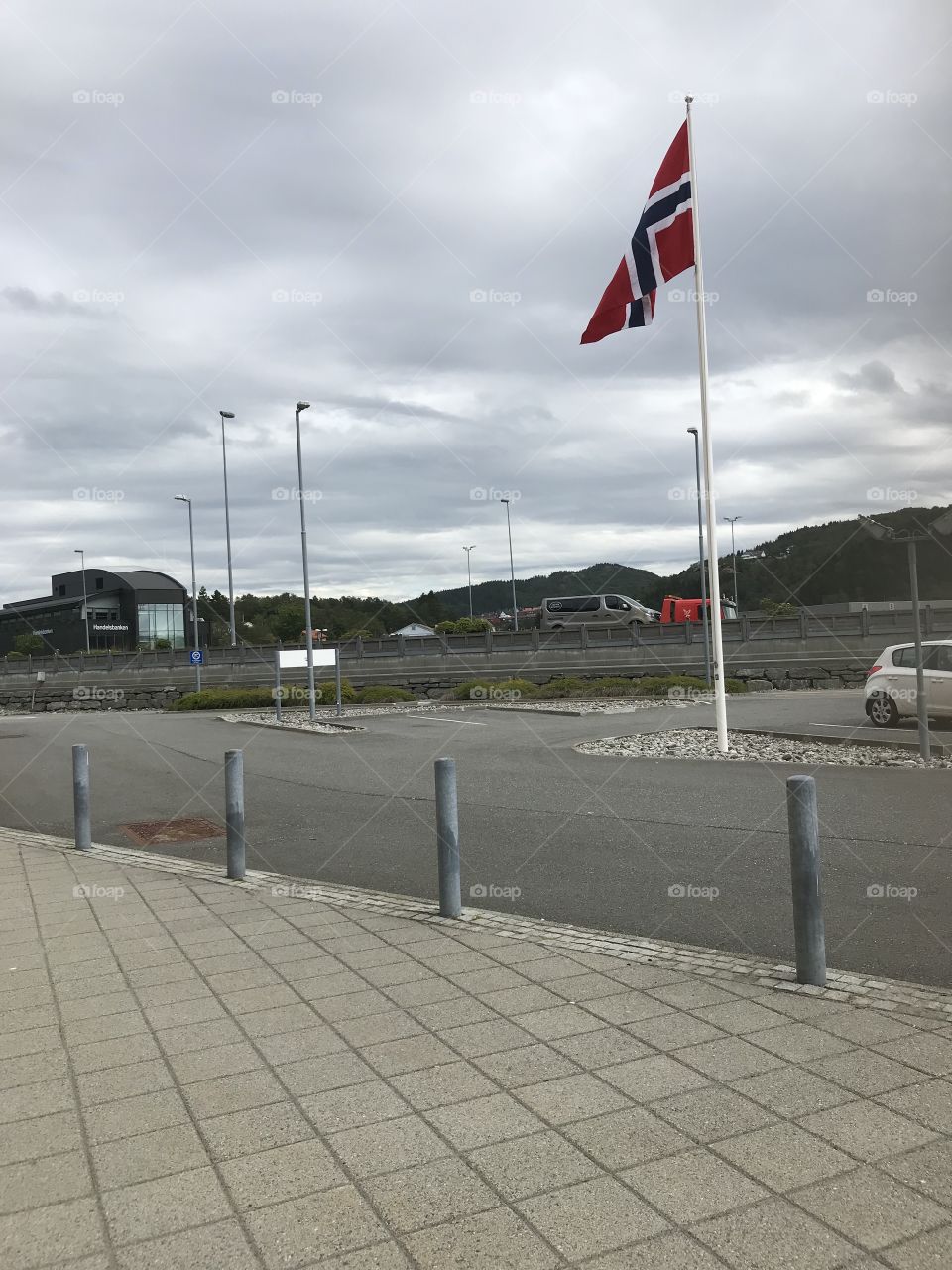 Norwegian flag in a flagpole. The picture is taken outside the ikea store in “Åsane” in Norway.🇳🇴