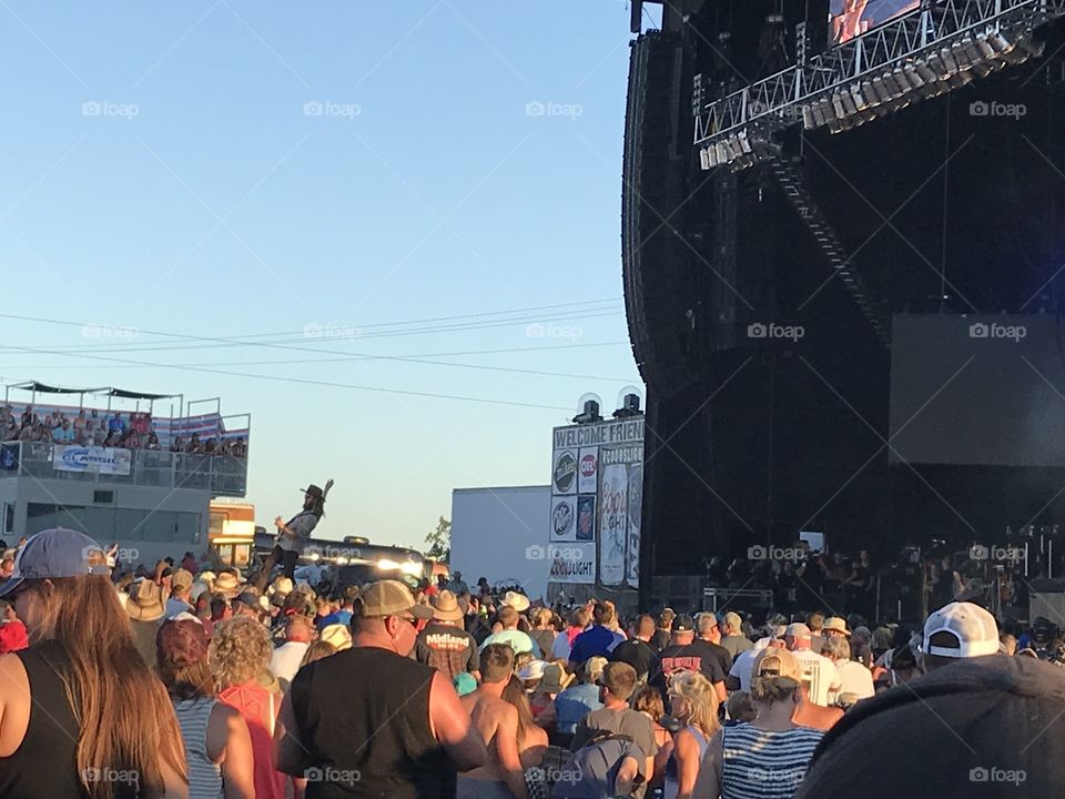 Country concert 2018 crowd bothers osbourne on stage 
