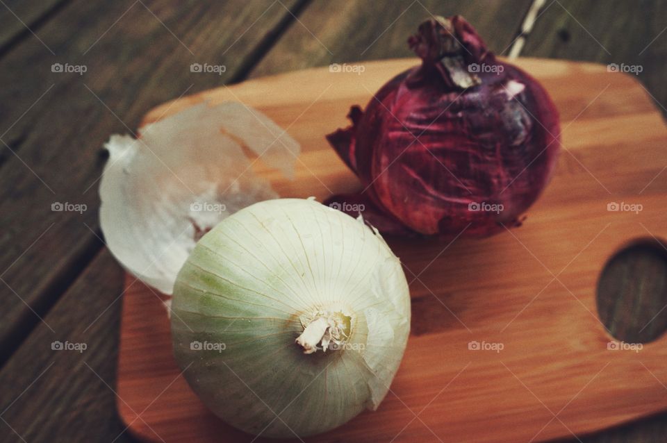 Onions on the cutting broad