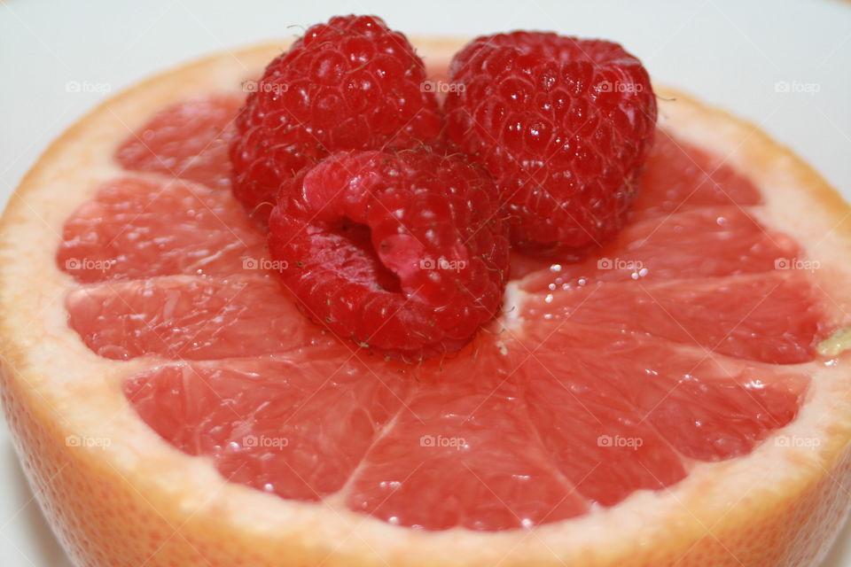 Grapefruit with Raspberries 