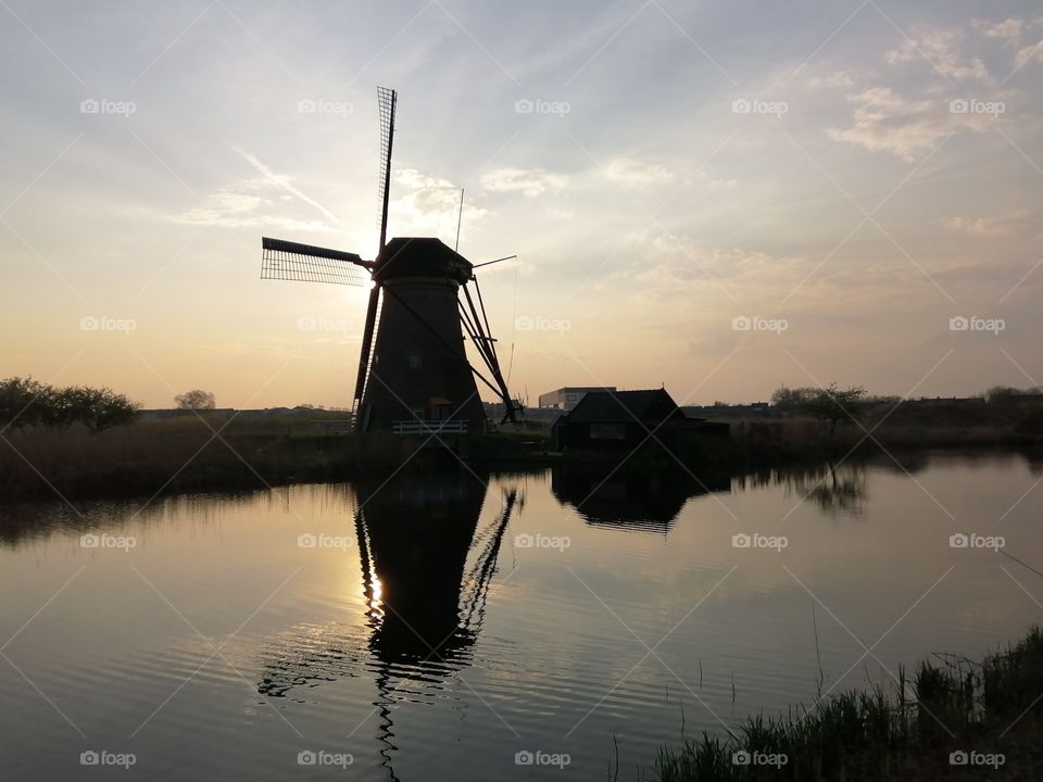Moulin au coucher du soleil