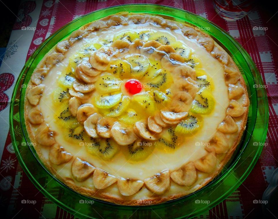 Crostata fruit cake with kiwi and bananas