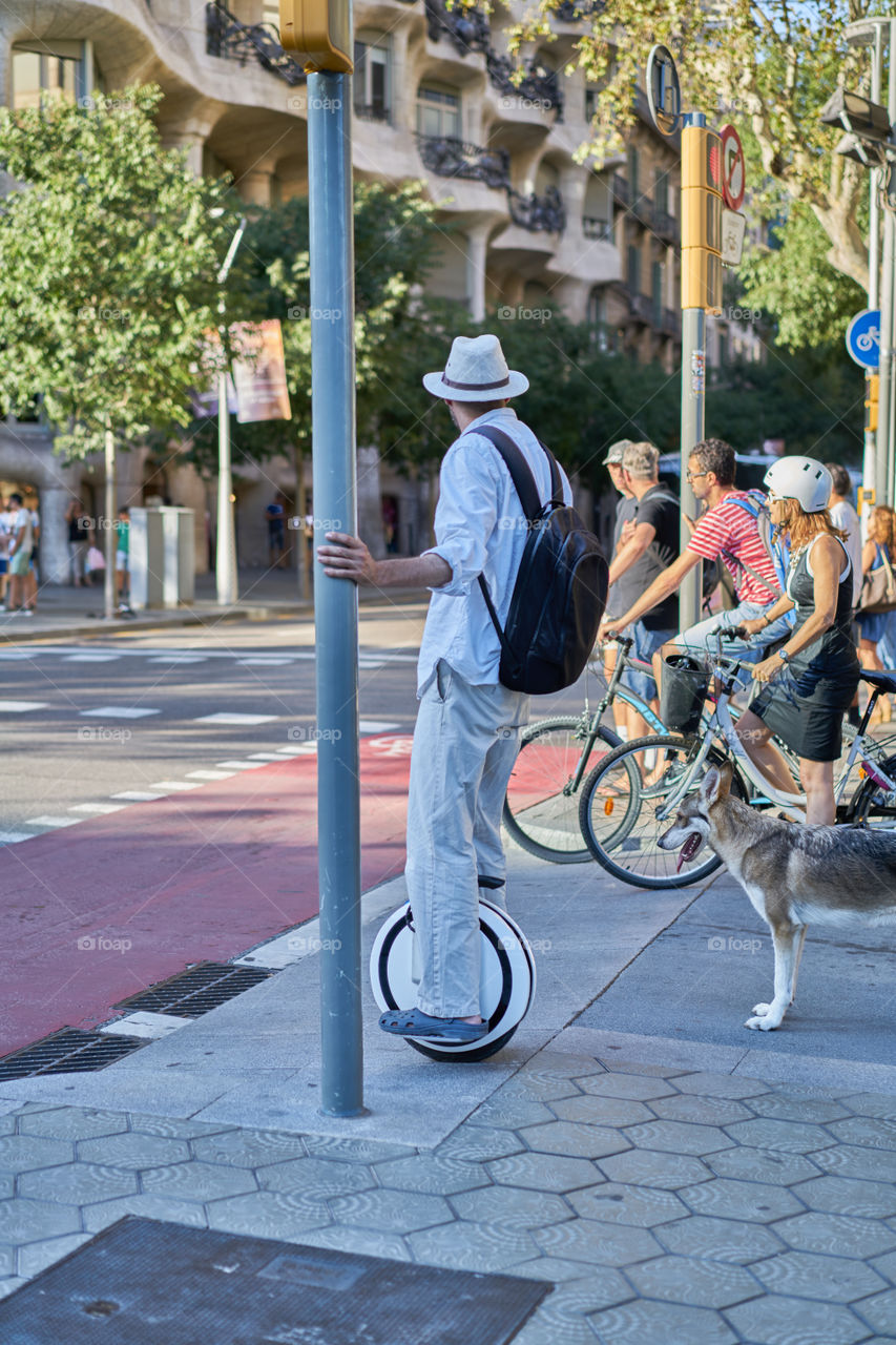 Paseando al perro  en Segway